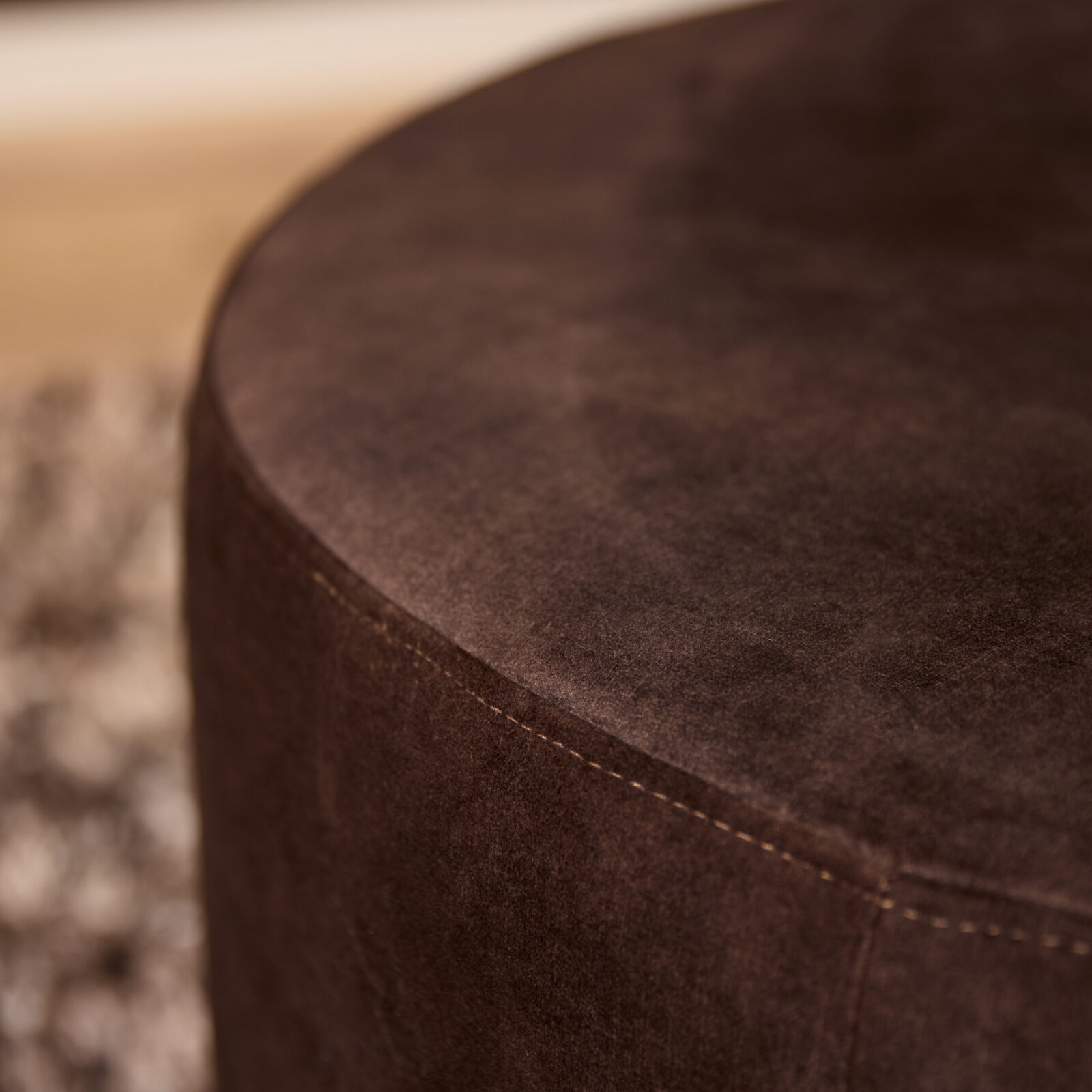 Mein Sofa-Hocker | Rund | 60 cm | Adore 108 | Braun – Bild 2